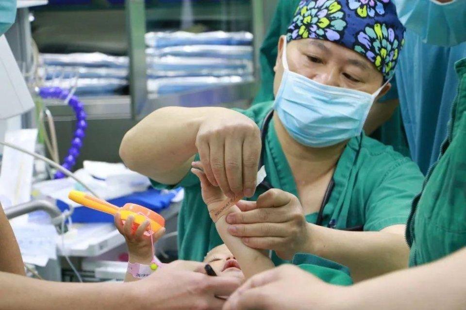普定县妇婴监护型护送