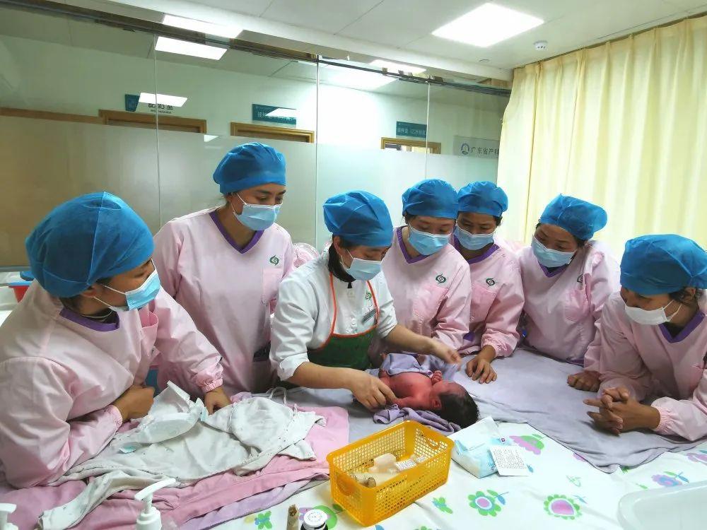 普定县妇婴监护型护送